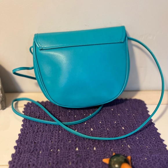 Laura Ashley 100% aqua leather round Crossbody - Picture 2 of 10